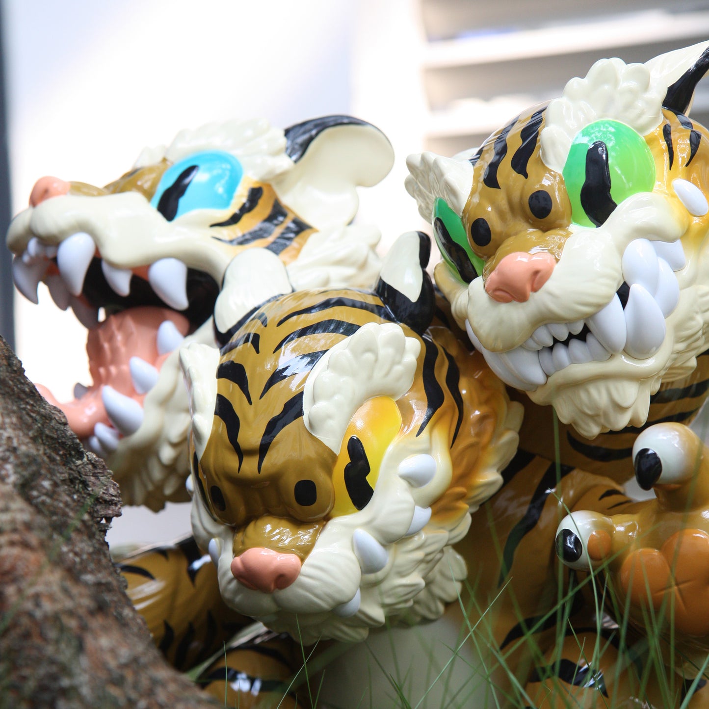 THREE HEADED FIERCE TIGER KOSHOW