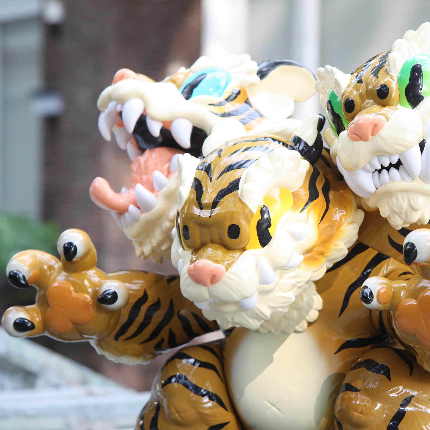 THREE HEADED FIERCE TIGER KOSHOW